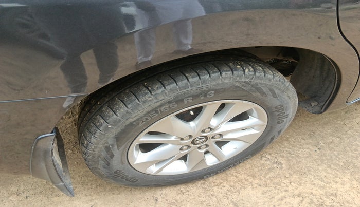 2019 Toyota Innova Crysta 2.8 GX AT 7 STR, Diesel, Automatic, 1,59,357 km, tyre