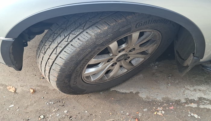 2018 Mahindra XUV500 W9 AT, Diesel, Automatic, 1,27,645 km, tyre