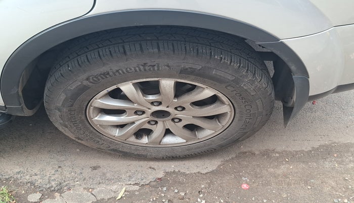 2018 Mahindra XUV500 W9 AT, Diesel, Automatic, 1,27,645 km, tyre