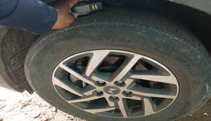 2022 Mahindra XUV300 W8 (O) 1.2 PETROL AMT, Petrol, Automatic, 30,029 km, tyre