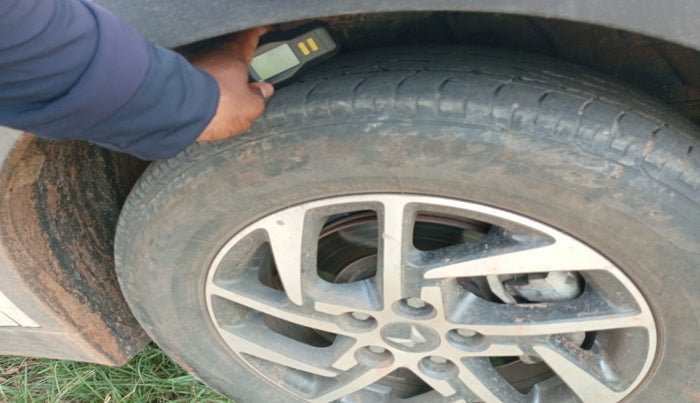 2022 Mahindra XUV300 W8 (O) 1.2 PETROL AMT, Petrol, Automatic, 30,029 km, tyre