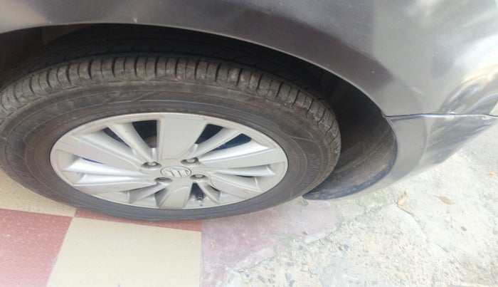 2015 Maruti Swift ZDI, Diesel, Manual, 1,89,349 km, tyre