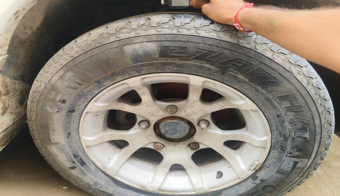 2011 Mahindra Scorpio SLE, Diesel, Manual, 1,89,459 km, tyre