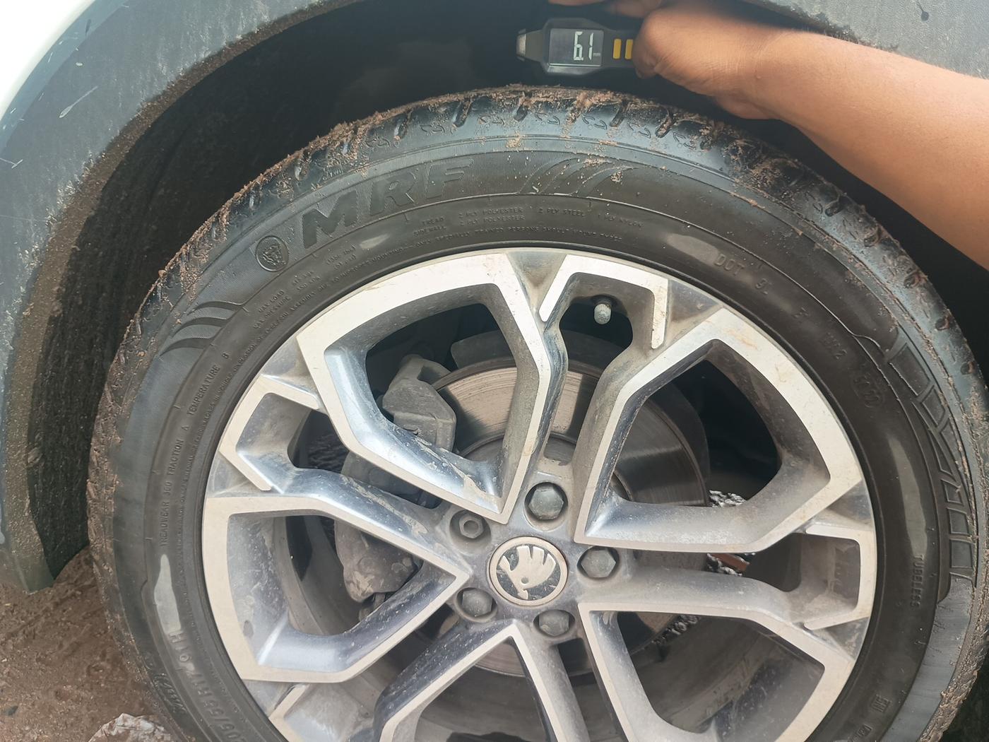 2023 Skoda KUSHAQ STYLE 1.0L TSI AT (6 AIRBAGS), Petrol, Automatic, 30,996 km, tyre