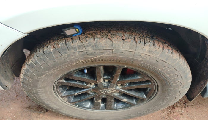 2013 Toyota Fortuner 3.0 4X2 AT, Diesel, Automatic, 2,18,031 km, tyre
