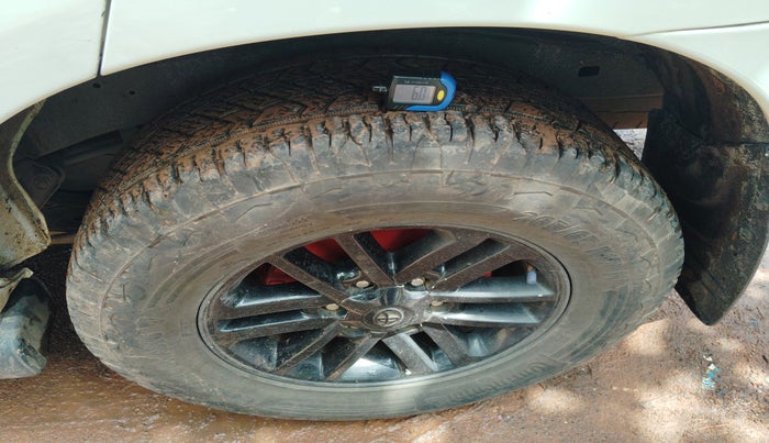 2013 Toyota Fortuner 3.0 4X2 AT, Diesel, Automatic, 2,18,031 km, tyre