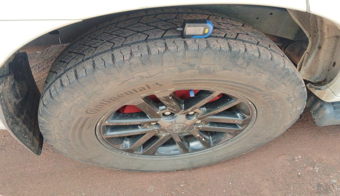 2013 Toyota Fortuner 3.0 4X2 AT, Diesel, Automatic, 2,18,031 km, tyre