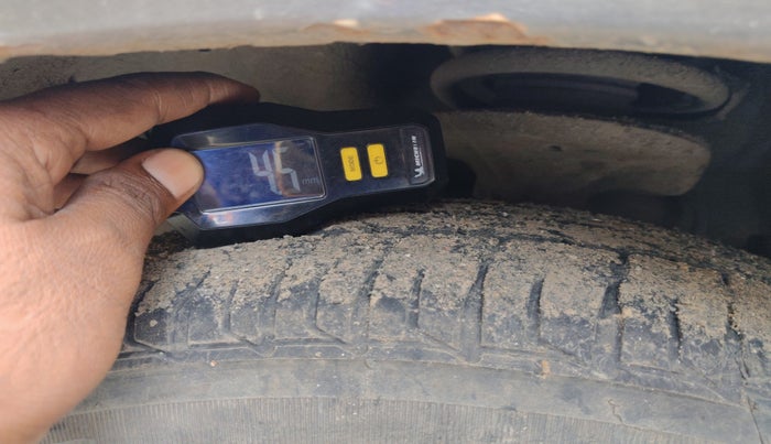 2012 Chevrolet Sail UVA 1.3 BASE, Diesel, Manual, 2,00,000 km, tyre