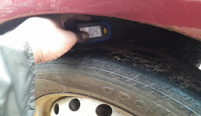 2013 Hyundai Eon ERA +, Petrol, Manual, 1,10,853 km, tyre