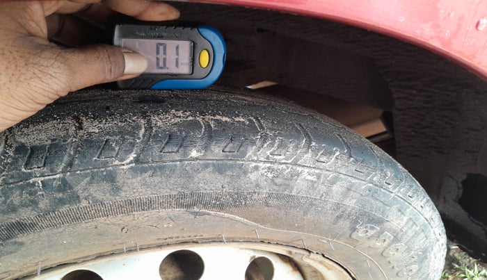 2013 Hyundai Eon ERA +, Petrol, Manual, 1,10,853 km, tyre