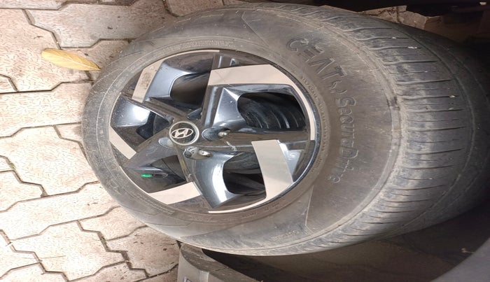 2020 Hyundai VENUE SX 1.0 TURBO, Petrol, Manual, 22,931 km, tyre