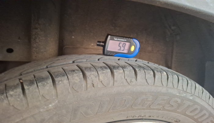 2019 Mahindra KUV 100 NXT K4+ P 6 STR, Petrol, Manual, 69,883 km, tyre