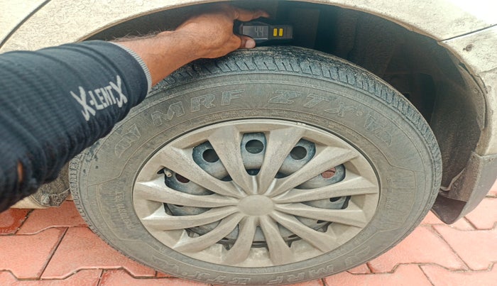 2013 Maruti Swift VXI, Petrol, Manual, 1,69,652 km, tyre