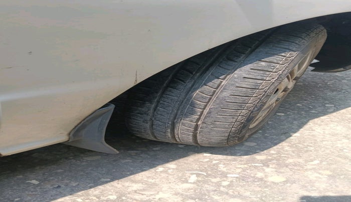 2012 Hyundai Santro Xing GL PLUS (CNG), Petrol, Manual, 86,858 km, tyre