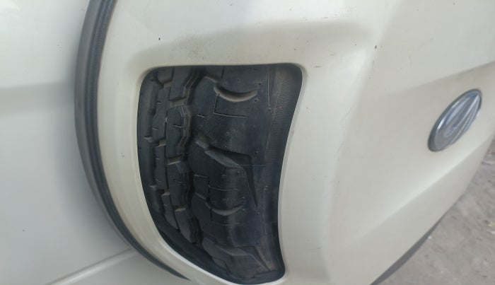 2015 Mahindra TUV300 T8, Diesel, Manual, 1,14,630 km, tyre