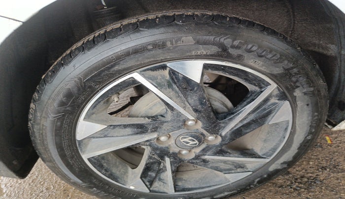 2021 Hyundai Verna SX (O) 1.5 CRDI, Diesel, Manual, 1,39,927 km, tyre