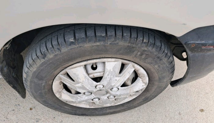 2011 Maruti Alto LXI, Petrol, Manual, 85,166 km, tyre