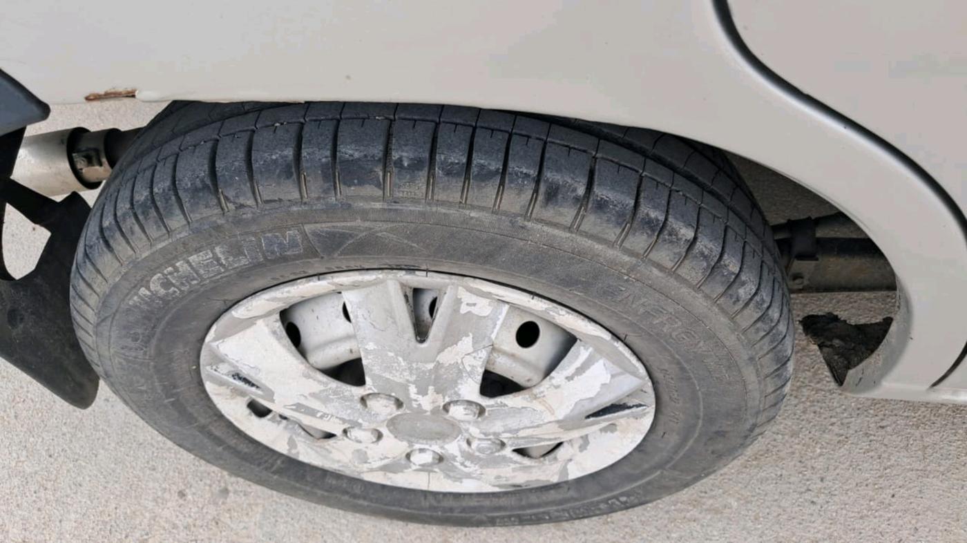 2011 Maruti Alto LXI, Petrol, Manual, 85,166 km, tyre