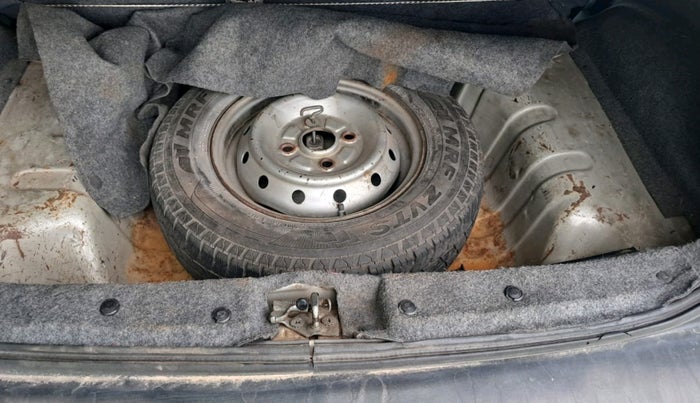 2011 Maruti Alto LXI, Petrol, Manual, 85,166 km, tyre