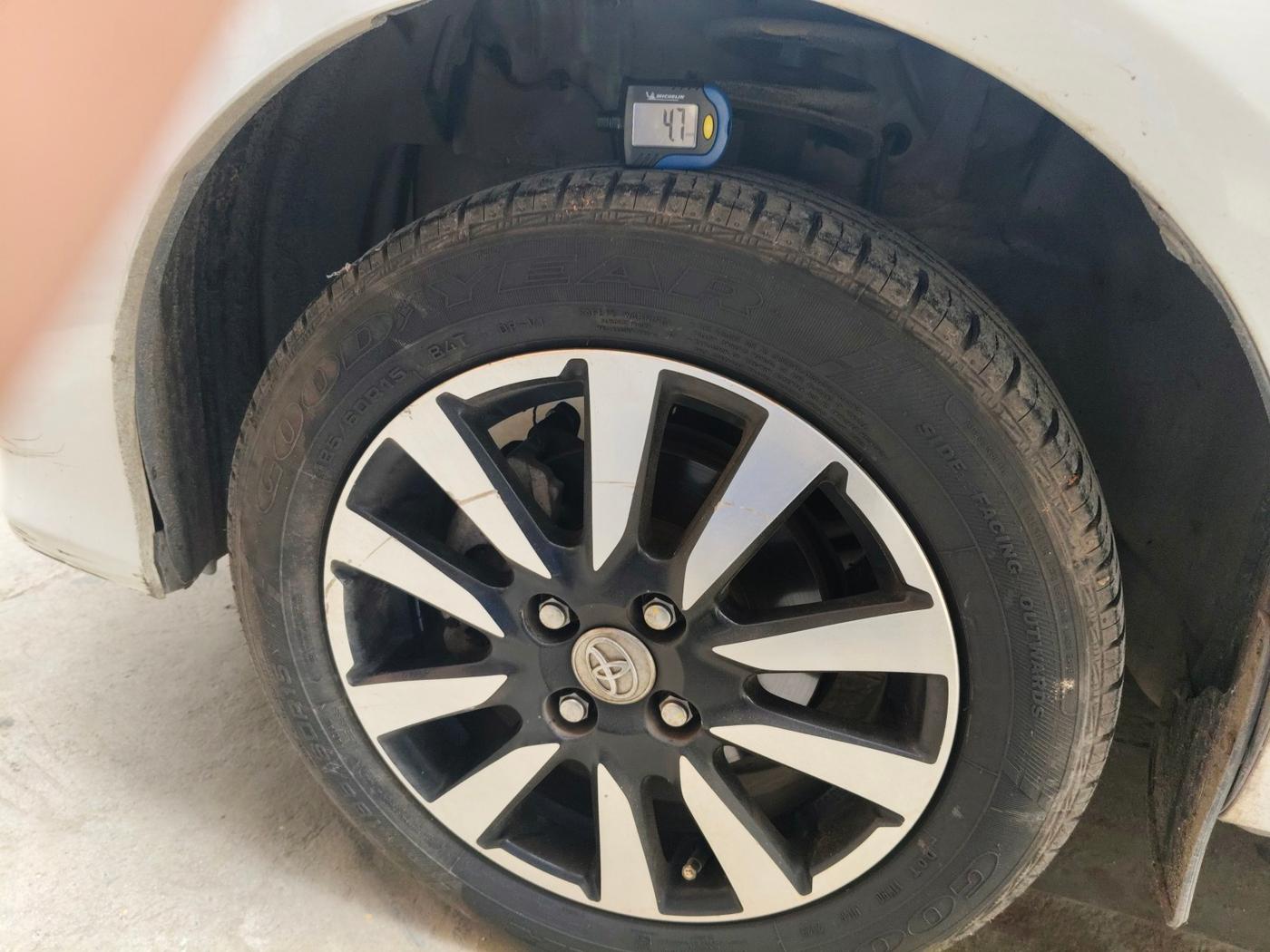 2019 Toyota Etios Liva VX DUAL TONE, Petrol, Manual, 50,434 km, tyre