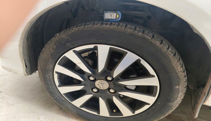 2019 Toyota Etios Liva VX DUAL TONE, Petrol, Manual, 50,434 km, tyre