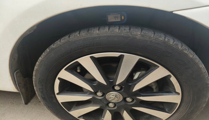 2019 Toyota Etios Liva VX DUAL TONE, Petrol, Manual, 50,434 km, tyre