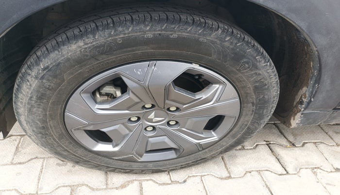 2025 Mahindra XUV 3XO MX3 Pro 1.2 L TCMPFI AT, Petrol, Automatic, 2,639 km, tyre