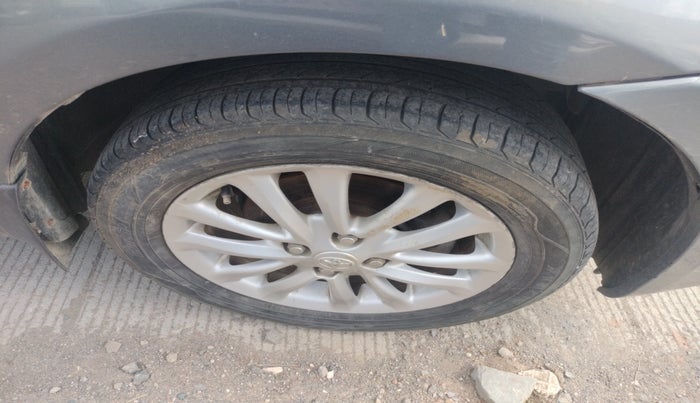 2013 Toyota Etios Liva V, Petrol, Manual, 88,286 km, tyre