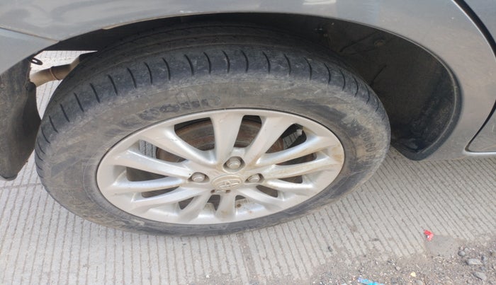 2013 Toyota Etios Liva V, Petrol, Manual, 88,286 km, tyre