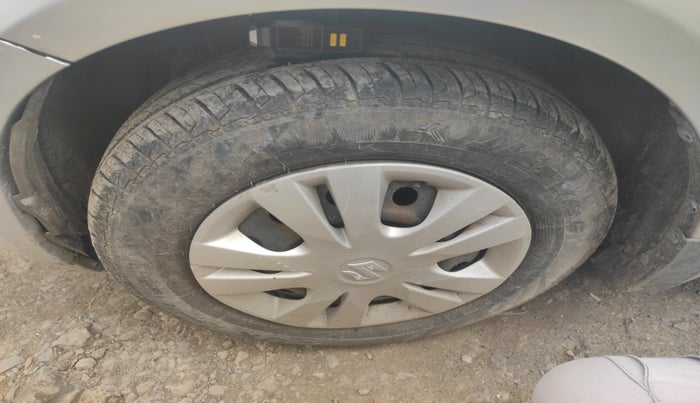 2014 Maruti Swift VXI, Petrol, Manual, 1,39,680 km, tyre
