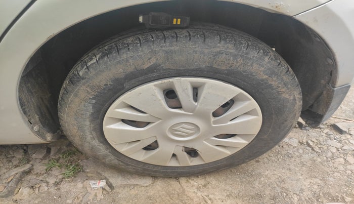 2014 Maruti Swift VXI, Petrol, Manual, 1,39,680 km, tyre