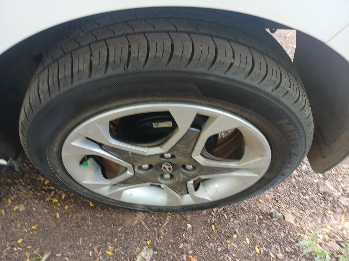 2024 Hyundai NEW I20 Sportz (O) 1.2, Petrol, Manual, 19,917 km, tyre
