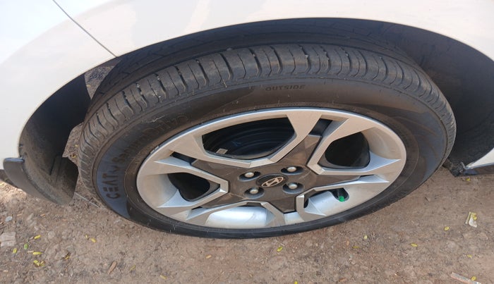 2024 Hyundai NEW I20 Sportz (O) 1.2, Petrol, Manual, 19,917 km, tyre