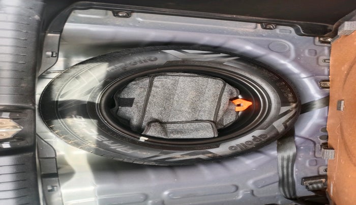 2021 Hyundai VENUE SX 1.0 TURBO, Petrol, Manual, 28,995 km, tyre