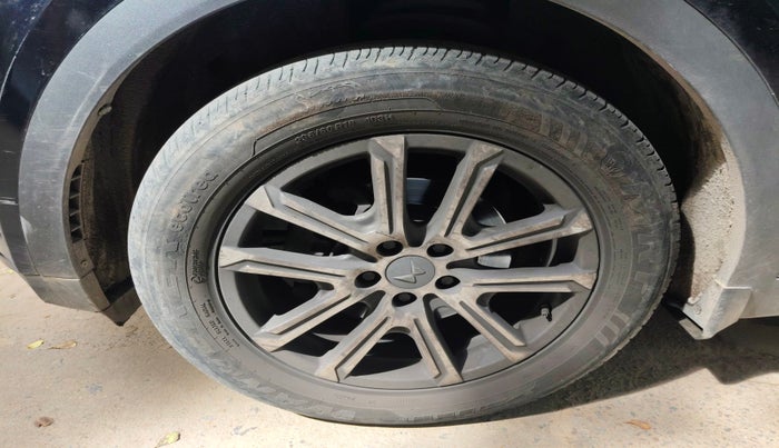 2022 Mahindra XUV700 AX 7 LUXURY P AT 7 STR, Petrol, Automatic, 55,480 km, tyre