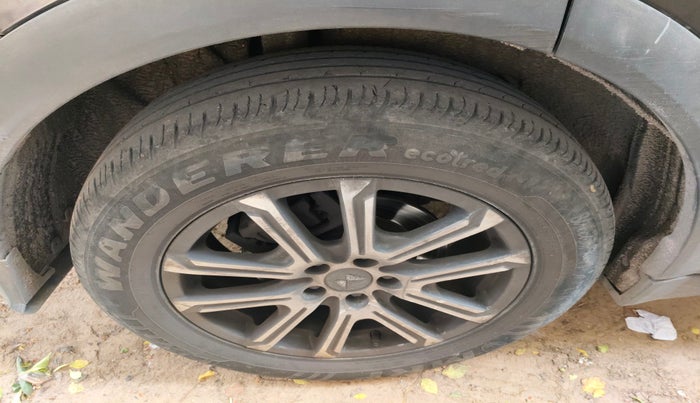 2022 Mahindra XUV700 AX 7 LUXURY P AT 7 STR, Petrol, Automatic, 55,480 km, tyre