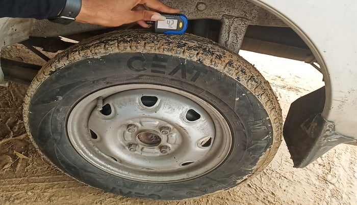 2017 Maruti Eeco 5 STR WITH A/C+HTR, Petrol, Manual, 1,13,679 km, tyre