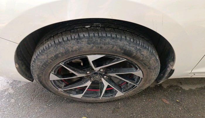 2017 Hyundai Verna 1.6 VTVT SX O, Petrol, Manual, 32,535 km, tyre