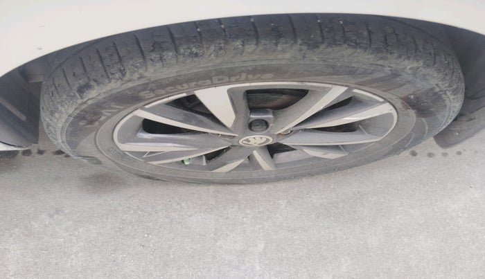 2022 Skoda SLAVIA STYLE 1.5L TSI DSG, Petrol, Automatic, 59,872 km, tyre