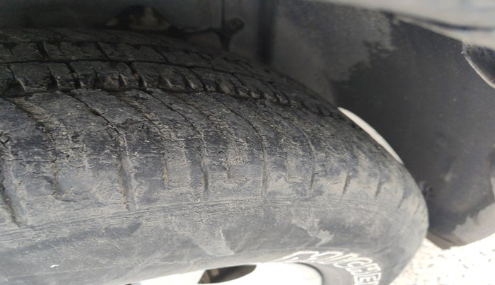 2013 Ssangyong Rexton RX7, Diesel, Automatic, 1,30,744 km, tyre