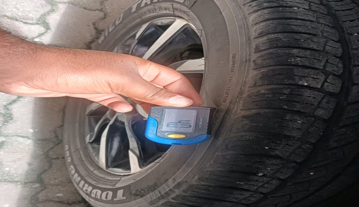 2019 Mahindra XUV500 W11 AT, Diesel, Automatic, 81,000 km, tyre