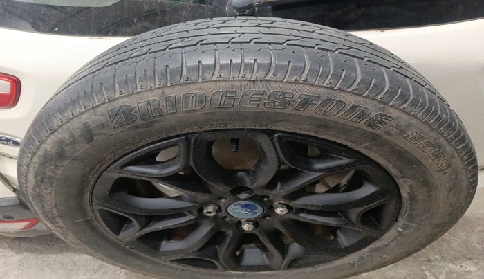 2013 Ford Ecosport TITANIUM 1.5L DIESEL, Diesel, Manual, 1,00,361 km, tyre