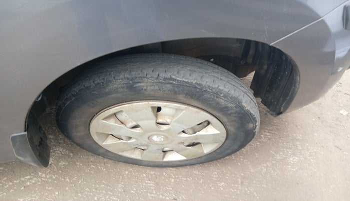 2013 Maruti Wagon R 1.0 LXI, Petrol, Manual, 1,04,890 km, tyre
