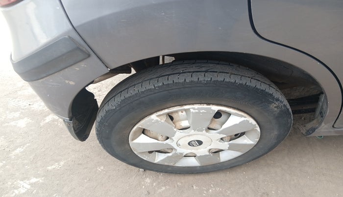 2013 Maruti Wagon R 1.0 LXI, Petrol, Manual, 1,04,890 km, tyre
