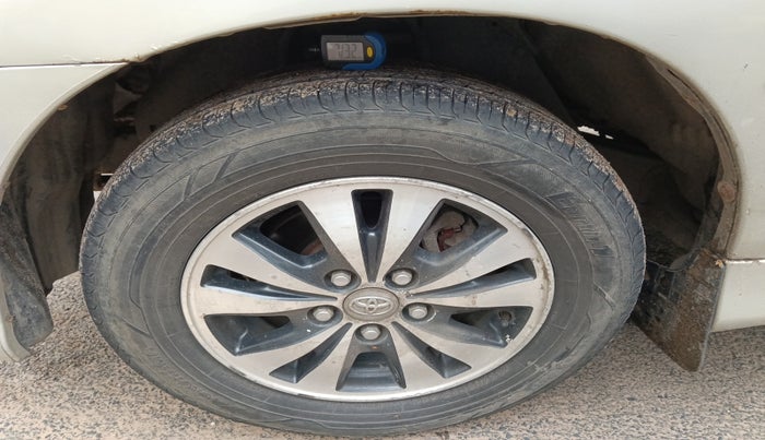 2015 Toyota Innova 2.5 ZX 7 STR, Diesel, Manual, 1,29,719 km, tyre