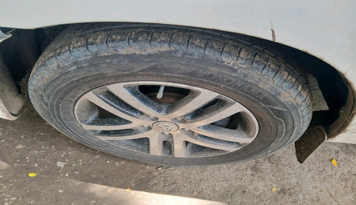 2010 Toyota Innova 2.5 G4 7 STR, Diesel, Manual, 1,75,848 km, tyre