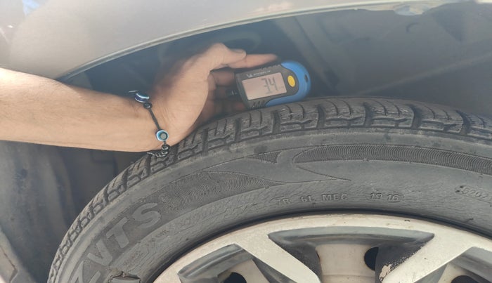 2016 Mahindra Kuv100 K2 6 STR, Petrol, Manual, 27,797 km, tyre