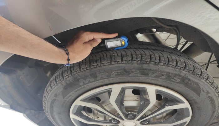 2016 Mahindra Kuv100 K2 6 STR, Petrol, Manual, 27,797 km, tyre