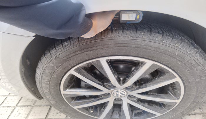 2013 Volkswagen Vento HIGHLINE PETROL AT, Petrol, Automatic, 56,054 km, tyre