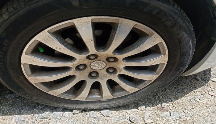 2011 Maruti Kizashi 2.4L MT, Petrol, Manual, 1,49,327 km, tyre